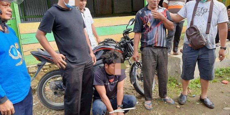Transaksi 1 Kg Ganja di Depan Sekolah MAN Gagal, Seorang Pelaku Ditangkap dan Rekannya Kabur Transaksi 1 Kg Ganja di Depan Sekolah MAN Gagal, Seorang Pelaku Ditangkap dan Rekannya Kabur