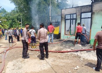 2 Rumah Bentol Aritonang di Pandan Tapteng Terbakar