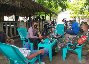 Kompak, Personel Kodim 0208/Asahan Melalui Babinsa Dan Babinkamtibnas Adakan Komsos Bersama Masyarakat