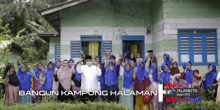 Ibu-ibu Kampung Muslimin: Kita Memang Ingin Sosok Pemimpin se-Iman Ibu-ibu Kampung Muslimin: Kita Memang Ingin Sosok Pemimpin se-Iman