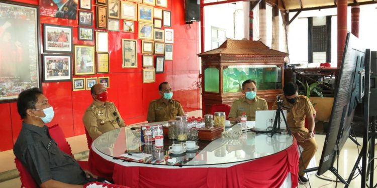 Menkeu Beri Penghargaan kepada Bupati Taput sebagai Peraih Opini WTP 5 kali Berturut-turut Menkeu Beri Penghargaan kepada Bupati Taput sebagai Peraih Opini WTP 5 kali Berturut-turut