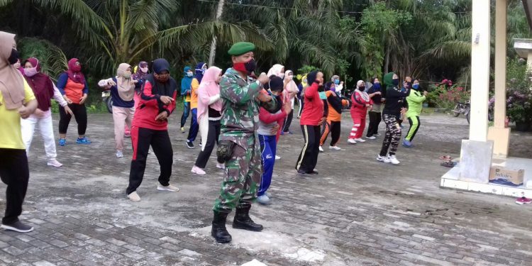 Tingkatkan Sistem Imun Tubuh, Personel Jajaran Kodim 0208/Asahan Bersama Masyarakat Semangat Olahraga Bersama
