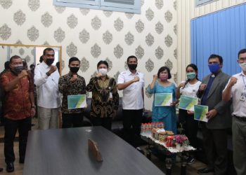 Walikota Siantar dan Kacab BPJS Ketenagakerjaan Serahkan BLT Rp600 Ribu bagi Pekerja