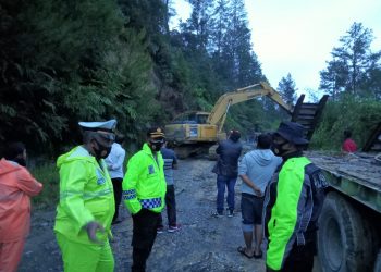 Tiga Titik Jalan Umum di Taput Tertimbun Longsor