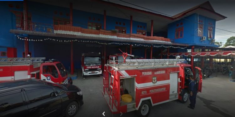 Empat Unit Mobil Pemadam Akan Dikerahkan Semprot Disinfektan di Jalan Sutomo dan Merdeka Empat Unit Mobil Pemadam Akan Dikerahkan Semprot Disinfektan di Jalan Sutomo dan Merdeka