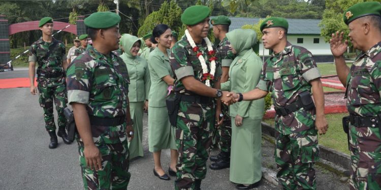 Dan Brigif 7 Rimba Raya Kunjungan Kerja Perdana ke Yonif 122 Tombak Sakti Dan Brigif 7 Rimba Raya Kunjungan Kerja Perdana ke Yonif 122 Tombak Sakti