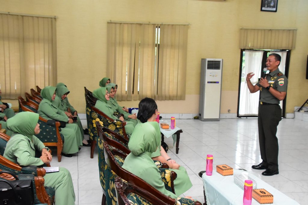 Ibu-ibu Persit Diingatkan Agar Bijak Menggunakan Medsos Ibu-ibu Persit Diingatkan Agar Bijak Menggunakan Medsos