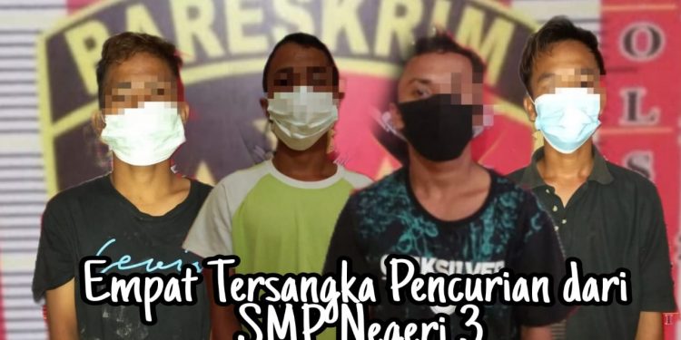 Jelang Lebaran, Curi Sepatu dari Kantin SMP Negeri 3, HSL dan 3 Remaja Diringkus Jelang Lebaran, Curi Sepatu dari Kantin SMP Negeri 3, HSL dan 3 Remaja Diringkus