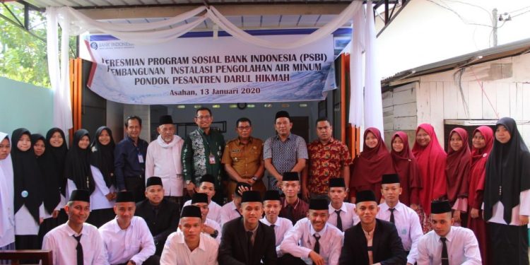 Kpw Bank Indonesia Pematangsiantar Serahkan Bantuan Instalasi Air Minum di Pesantren Darul Hikmah Kpw Bank Indonesia Pematangsiantar Serahkan Bantuan Instalasi Air Minum di Pesantren Darul Hikmah
