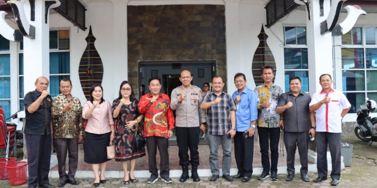 Bangun Sinergitas, Kapolres Nias Silahturahmi ke Kantor DPRD Gunungsitoli dan Kantor Sinode BNKP