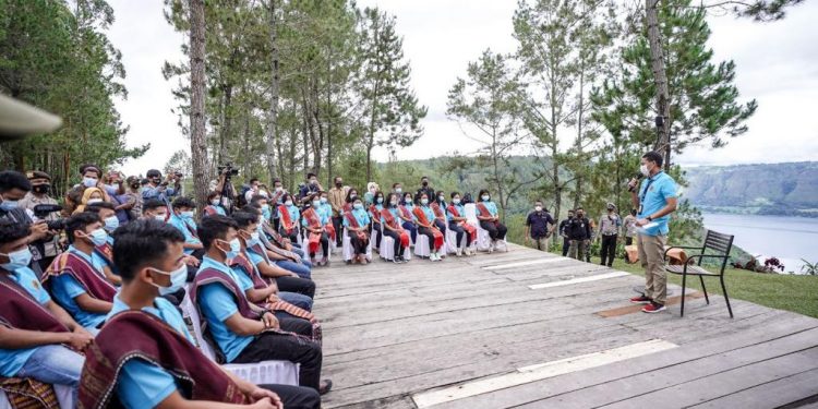 Menparekraf Tekankan Kearifan Lokal dalam pengembangan SDM Pariwisata Toba Menparekraf Tekankan Kearifan Lokal dalam pengembangan SDM Pariwisata Toba
