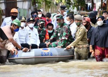 Pangdam I/BB dan Gubernur Sumut Salurkan Bantuan untuk Korban Banjir di Serdang Bedagai