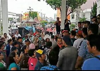 Demo Tolak Pembangunan di Pasar Horas Diwarnai Bentrok Pedagang dengan Satpol PP