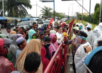 Warga Tanjung Hataran Demo di RSUD Perdagangan, Minta 17 Pasien Covid-19 Dipulangkan Warga Tanjung Hataran Demo di RSUD Perdagangan, Minta 17 Pasien Covid-19 Dipulangkan