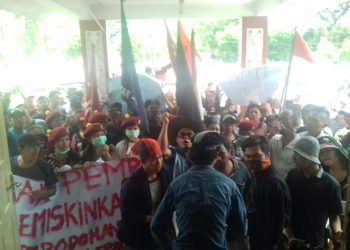 Demo Pedagang Balimbel di DPRD. Pedagang: Gimana Membela, Istri Ketua DPRD Saja Pejabat di PD Pasar