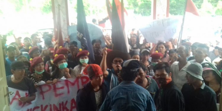 Demo Pedagang Balimbel di DPRD. Pedagang: Gimana Membela, Istri Ketua DPRD Saja Pejabat di PD Pasar