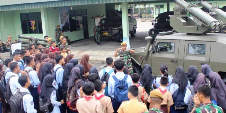 Denarhanud Rudal 004 Kodam I/BB Gelar Wisata Arhanud dan Bela Negara bagi Pelajar Denarhanud Rudal 004 Kodam I/BB Gelar Wisata Arhanud dan Bela Negara bagi Pelajar