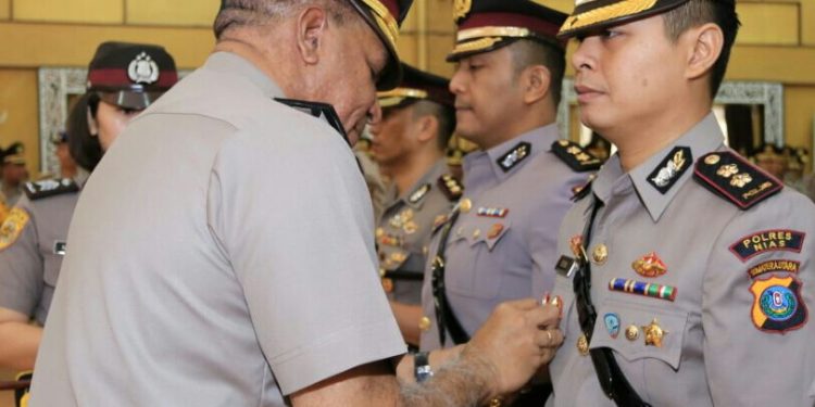 Kapolda Sumatera Utara Pimpin Sertijab Humas Polda dan Empat Kapolres Kapolda Sumatera Utara Pimpin Sertijab Humas Polda dan Empat Kapolres