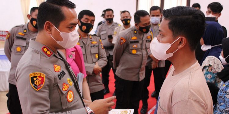 Leo Lubis dan Tiga Saudaranya jadi Yatim Piatu, Kedua Orangtuanya Meninggal karena Covid-19 Leo Lubis dan Tiga Saudaranya jadi Yatim Piatu, Kedua Orangtuanya Meninggal karena Covid-19