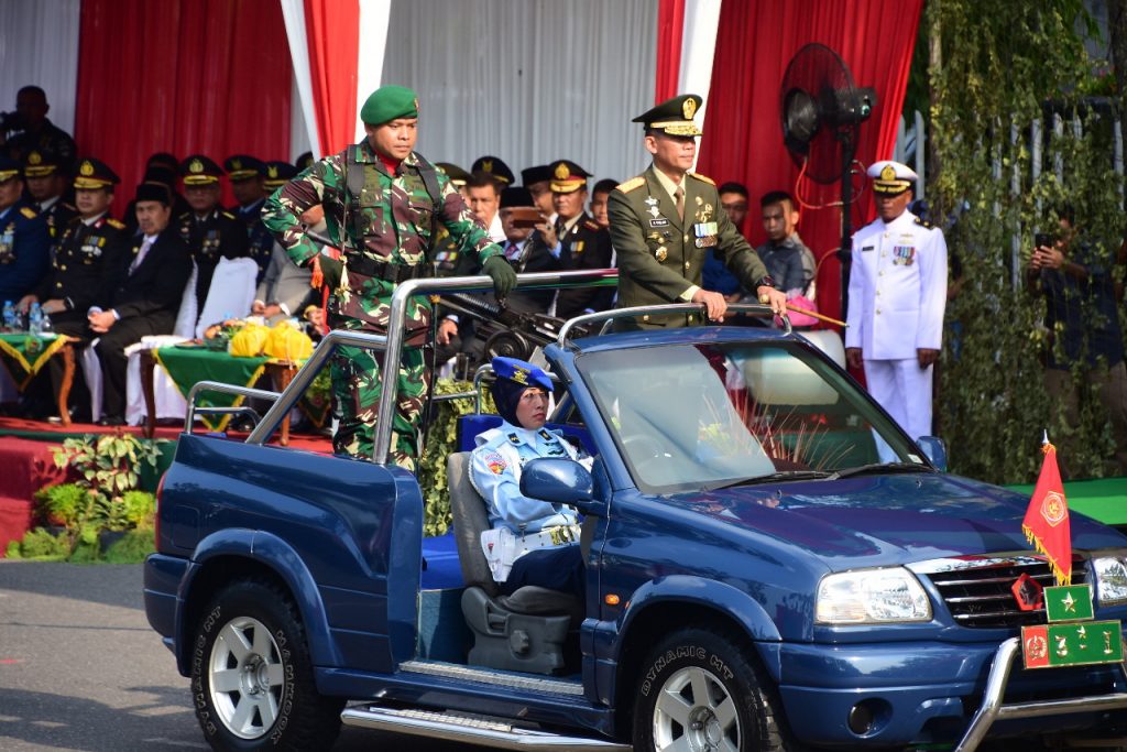 HUT Ke-74 TNI di Riau Dimeriahkan Tarian Bukit Barisan dan Pameran Alutsista HUT Ke-74 TNI di Riau Dimeriahkan Tarian Bukit Barisan dan Pameran Alutsista