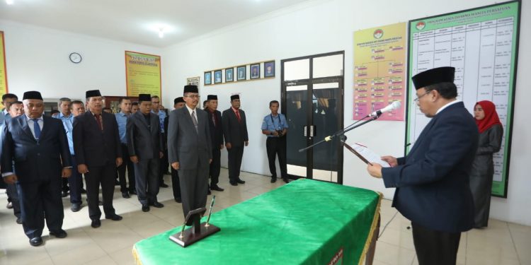 Bupati Asahan Lantik Dewan Pengawas PDAM Tirta Silau Piasa Bupati Asahan Lantik Dewan Pengawas PDAM Tirta Silau Piasa