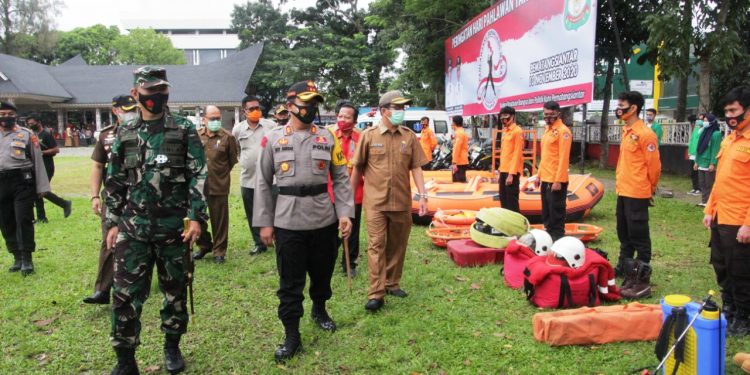 Pemko Siantar dan TNI-Polri Apel Gabungan Kesiapsiagaan Penanggulangan Bencana Pemko Siantar dan TNI-Polri Apel Gabungan Kesiapsiagaan Penanggulangan Bencana
