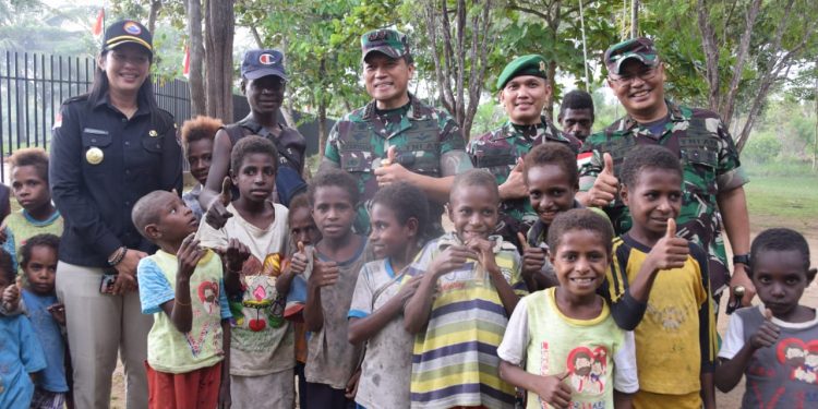 Letjen TNI I Nyoman Cantiasa, S.E., M. Tr (Han) Apresiasi Satgas Yonif 123/Rajawali di Medan Tugas Letjen TNI I Nyoman Cantiasa, S.E., M. Tr (Han) Apresiasi Satgas Yonif 123/Rajawali di Medan Tugas