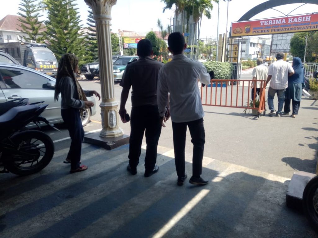 Kenalan di Facebook, Siswi SMA Di Siantar Dibawa Kabur Seminggu dan Dicabuli Kenalan di Facebook, Siswi SMA Di Siantar Dibawa Kabur Seminggu dan Dicabuli