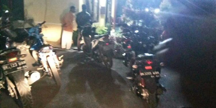 Mencekam, Sekelompok Pemuda Jalan Seram Bentrok Dengan Kelompok Pemuda Lorong 20. Kasat Reskrim Bohong dan Bilang Aman Terkendali..