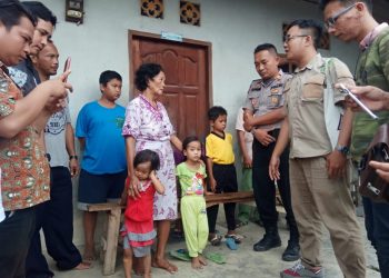 Panitia Natal Jurnalis Siantar-Simalungun Berbagi Kasih Dengan Sekeluarga Pengidap Difteri