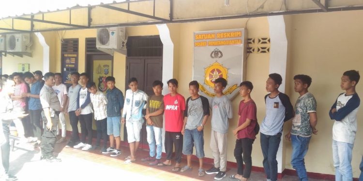 Ini Nama 27 Orang yang Digerebek di Rumah Kontrakan di Siantar dan Simalungun Ini Nama 27 Orang yang Digerebek di Rumah Kontrakan di Siantar dan Simalungun