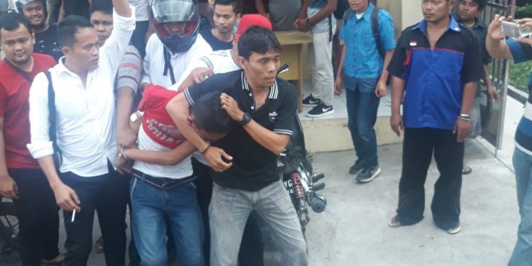 Aksi Heroik Mahasiswa USI Gagalkan Pencabulan Sopir Angkot Terhadap Siswi SMA di Siantar Aksi Heroik Mahasiswa USI Gagalkan Pencabulan Sopir Angkot Terhadap Siswi SMA di Siantar