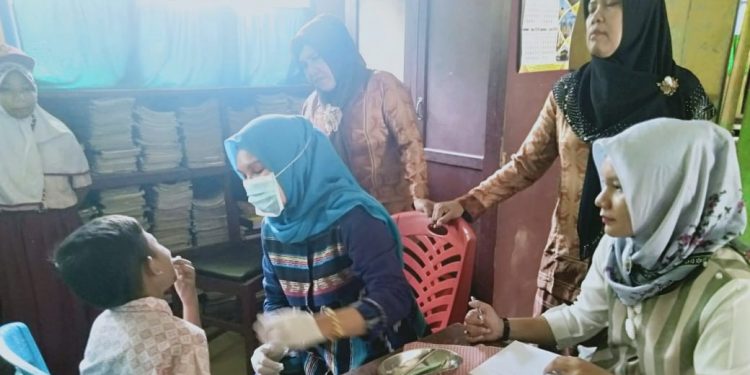 Polres Madina Gelar Pemeriksaaan Kesehatan Gigi Gratis Bagi Siswa SD Polres Madina Gelar Pemeriksaaan Kesehatan Gigi Gratis Bagi Siswa SD