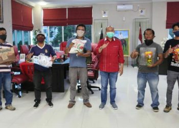 Bupati Taput Bantu Profesional Dokumentasi Pesta Terdampak Covid-19
