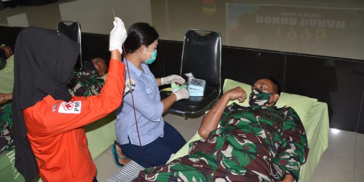 Danrem 023 Kawal Samudera Pimpin Donor Darah 25 Tahun Pengabdian Akabri 1995