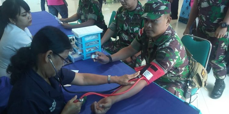 Satgas Yonif 126/Kala Cakti Donorkan Darahnya Untuk Kemanusiaan Satgas Yonif 126/Kala Cakti Donorkan Darahnya Untuk Kemanusiaan