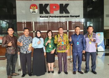DPRD Siantar Serahkan Berkas Ke MA dan KPK