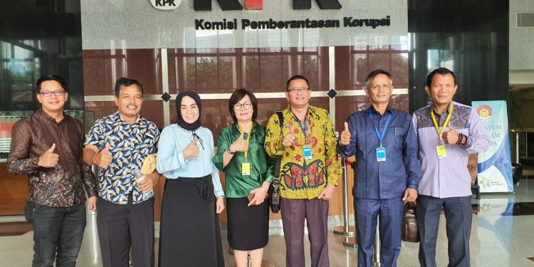 DPRD Siantar Serahkan Berkas Ke MA dan KPK