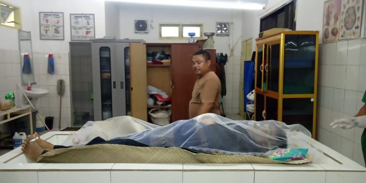 Disemayamkan di Kampung, Jenazah Iwan Damanik Dibawa Kembali ke Siantar untuk Otopsi