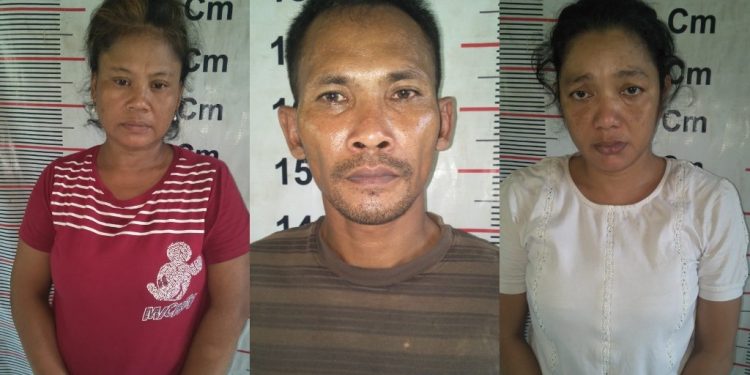 Dua Ibu Rumah Tangga Diciduk Bersama Seorang Pria di Dalam Kamar Dua Ibu Rumah Tangga Diciduk Bersama Seorang Pria di Dalam Kamar