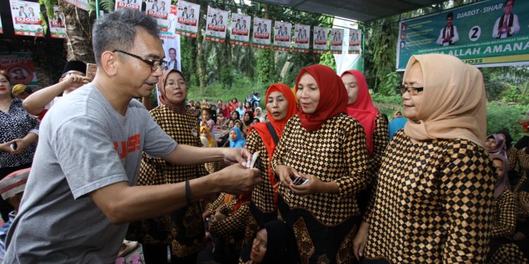 Warga Labuhanbatu Minta Perhatian Pemerintah untuk Perbaiki Kerusakan Jalan Warga Labuhanbatu Minta Perhatian Pemerintah untuk Perbaiki Kerusakan Jalan