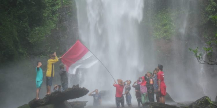 Pesona Air Terjun Duo Bidadari, Sering Muncul Bayangan Wanita Cantik Pesona Air Terjun Duo Bidadari, Sering Muncul Bayangan Wanita Cantik