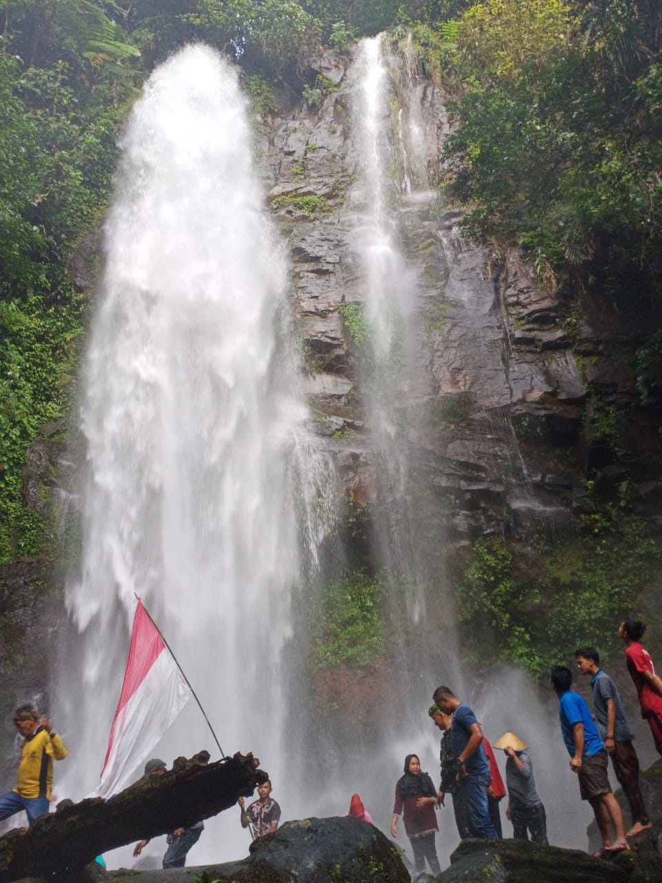 Pesona Air Terjun Duo Bidadari, Sering Muncul Bayangan Wanita Cantik Pesona Air Terjun Duo Bidadari, Sering Muncul Bayangan Wanita Cantik