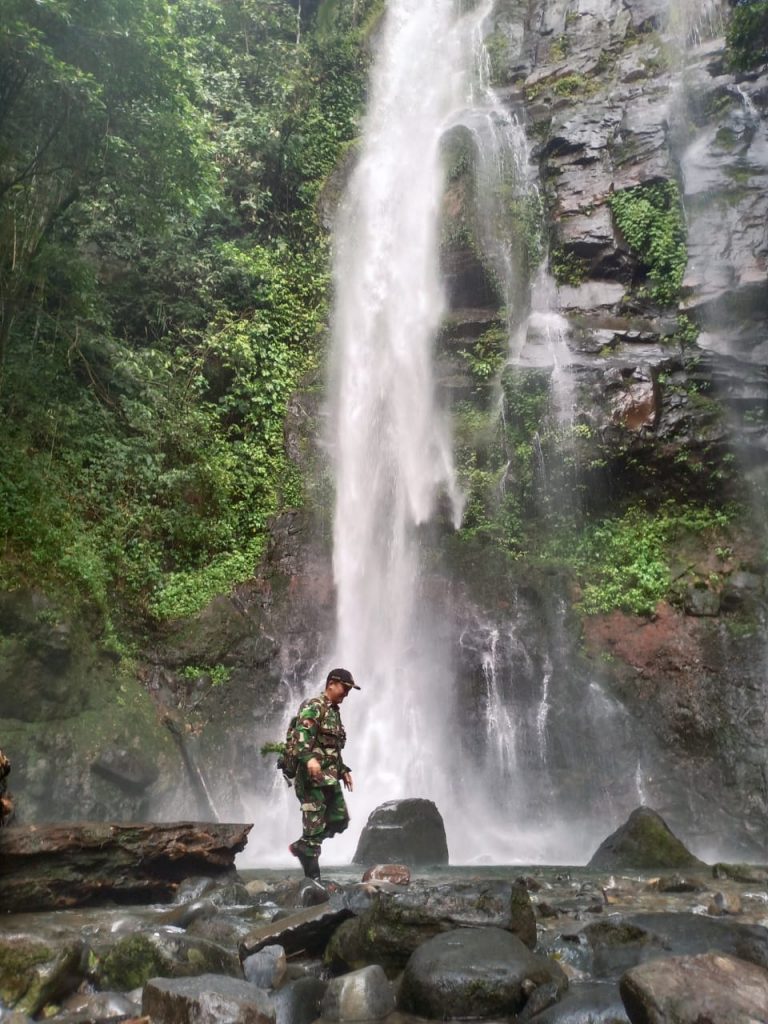 Pesona Air Terjun Duo Bidadari, Sering Muncul Bayangan Wanita Cantik Pesona Air Terjun Duo Bidadari, Sering Muncul Bayangan Wanita Cantik