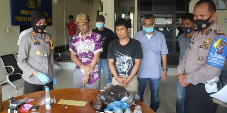 Dua Pemilik Sabu Ditangkap di Depan Polres dan Kamar Kost Dua Pemilik Sabu Ditangkap di Depan Polres dan Kamar Kost