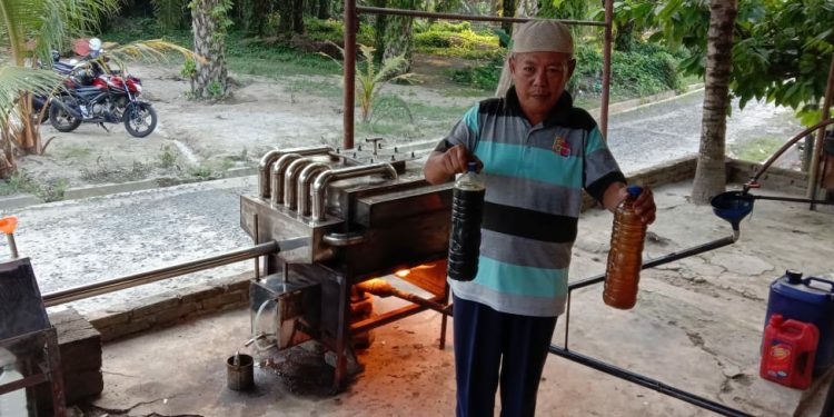 Kreatif, Warga Asahan Ubah Limbah Jadi Bahan Bakar