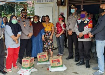 Polsek Serbelawan Bantu Korban Kebakaran