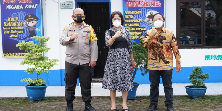 Anggota DPD/MPR RI Dr.Badikenita Br Sitepu,SE.,M.Si Apresiasi Inovasi Pelayan Publik Horas Paten Polres Simalungun Anggota DPD/MPR RI Dr.Badikenita Br Sitepu,SE.,M.Si Apresiasi Inovasi Pelayan Publik Horas Paten Polres Simalungun