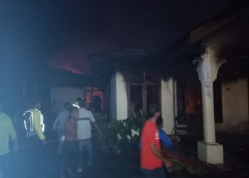Tidur-tiduran di Rumah, Listrik Padam, Rumah Frisco Hutauruk Dilalap Api