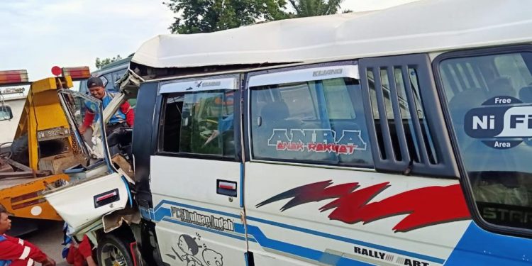 Parningotan Lumban Tobing dan Seorang Penumpang Sibuluan Indah Tewas dalam Kecelakaan di Tol Amplas Parningotan Lumban Tobing dan Seorang Penumpang Sibuluan Indah Tewas dalam Kecelakaan di Tol Amplas